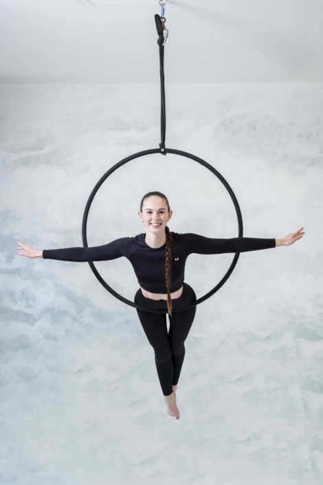 Ukázková lekce aerial hoop pro teens v Polegymu